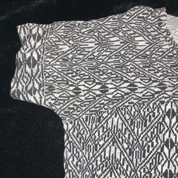 Old Navy Black and White Chevron Blouse - Picture 5 of 5